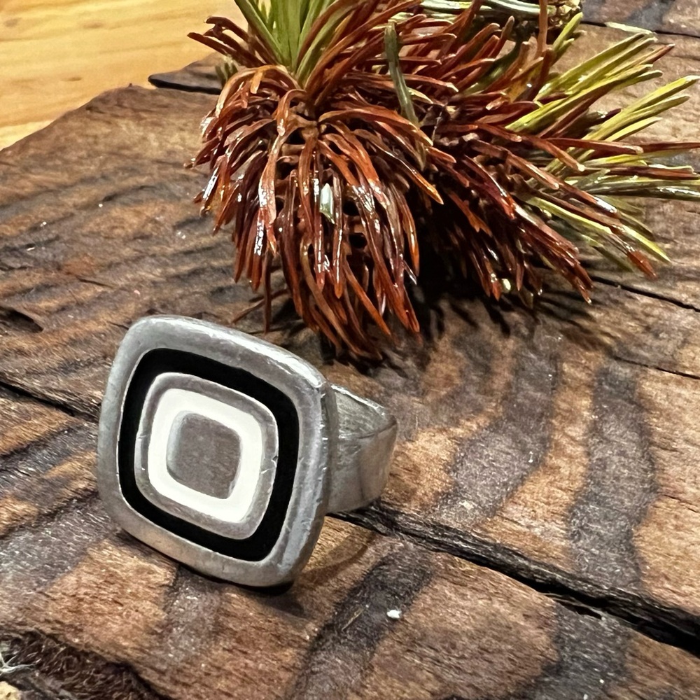 Foxy Hypnotic Ring Silver Tone Stainless ?  Punk Geometric Cream Black Enamel
